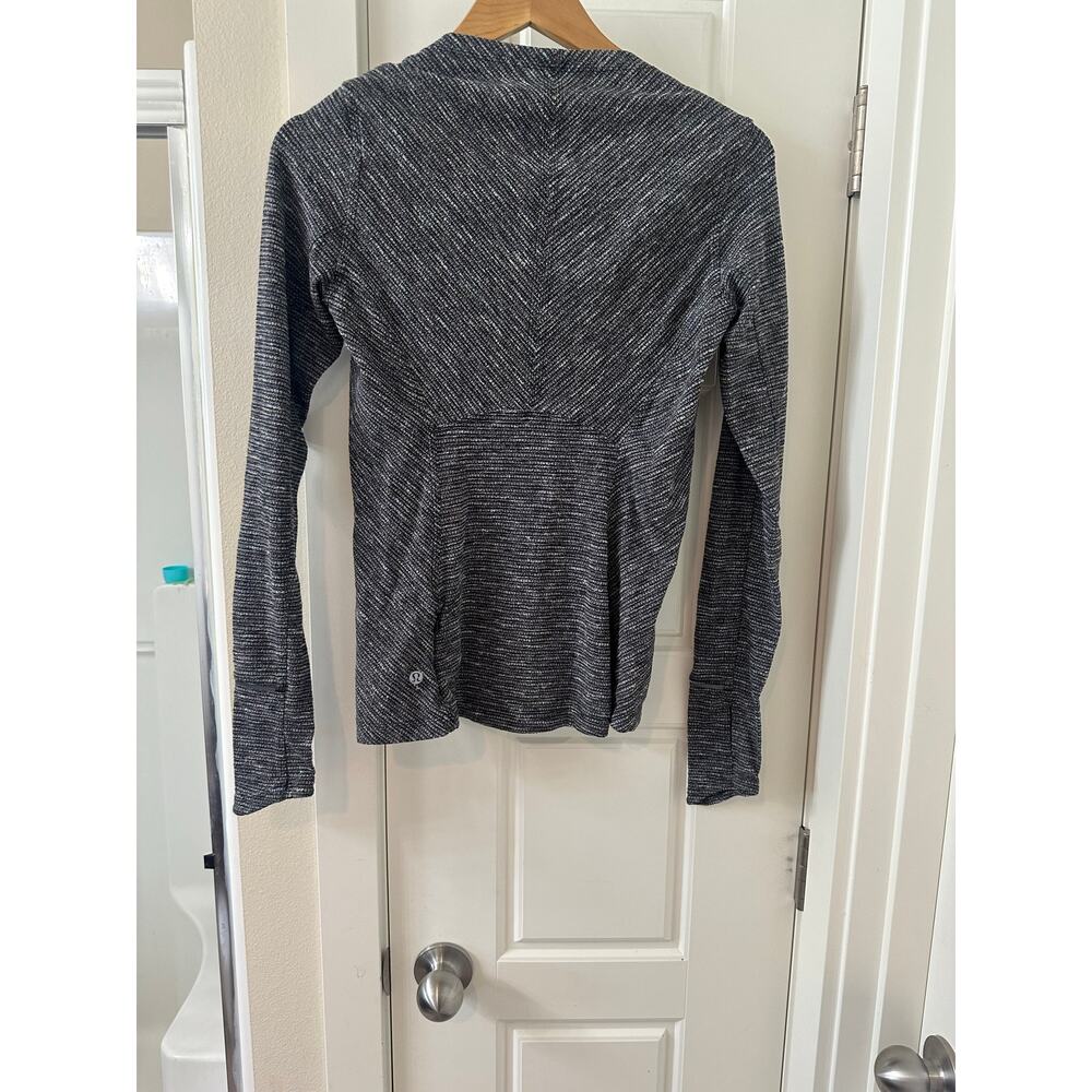 Lulu lemon athletic top - Picture 2 of 3